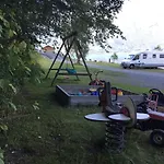 Nesset Fjordcamping * Olden