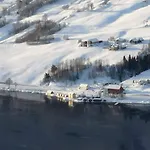 纳瑟特峡湾营地假日公园
