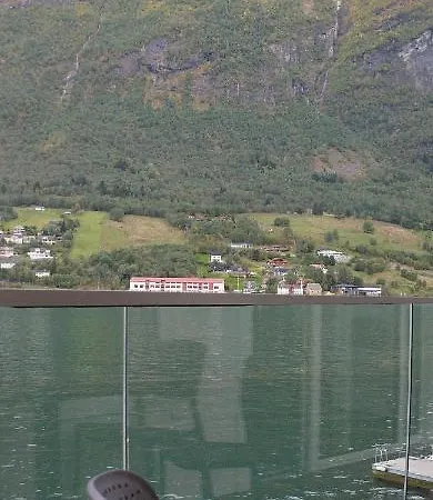Nesset Fjordcamping Olden