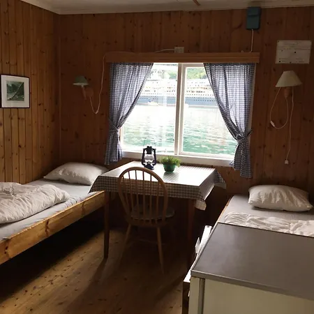 Nesset Fjordcamping * Olden