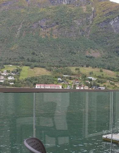Nesset Fjordcamping Olden