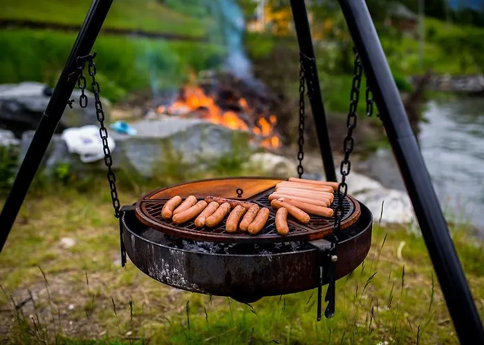 Nesset Fjordcamping * Olden