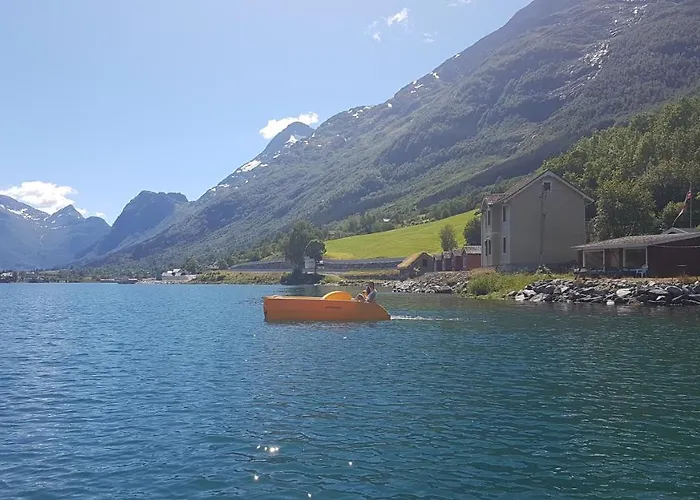 Nesset Fjordcamping * Olden